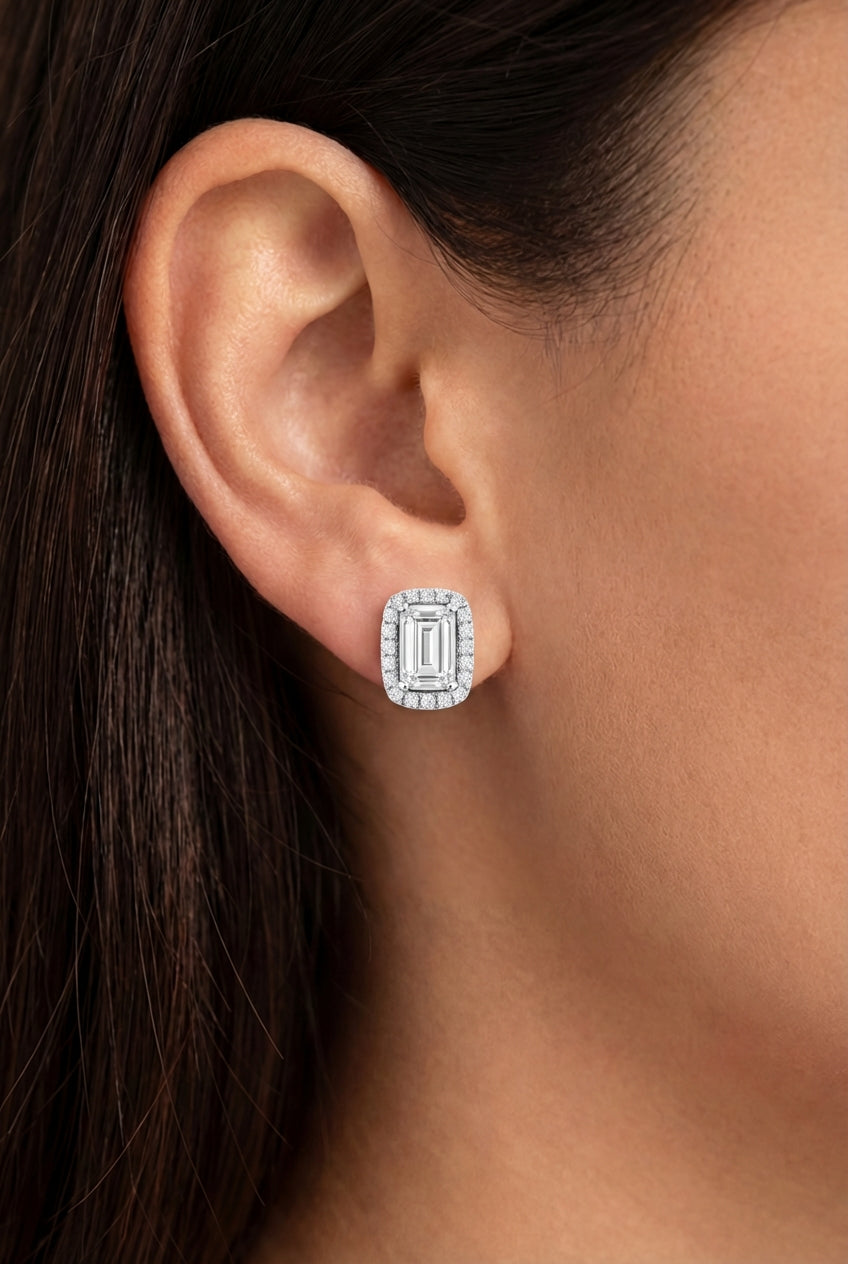 Halo earrings with Emerald-cut diamonds, 0.50 ct, with a 0.32 ct accent row in 585 white gold.