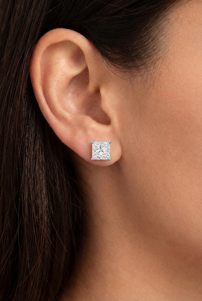 Princess-cut diamond earrings, 1.04 and 1.06 ct, E/VS, in 585 white gold — the geometry of pure brilliance
