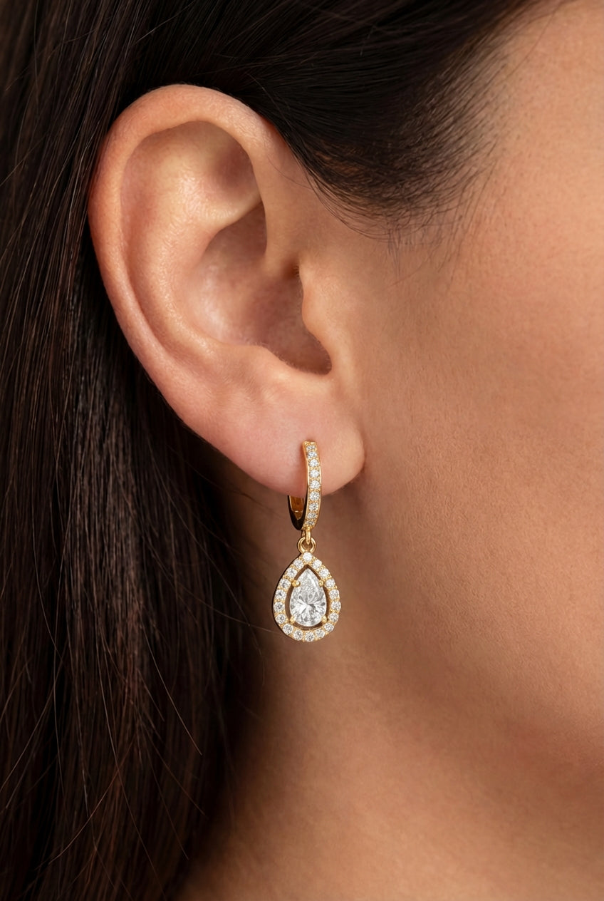 Pear-shaped diamond earrings, 0.50 ct, with a 0.72 ct accent row in 585 yellow gold — striking brilliance.