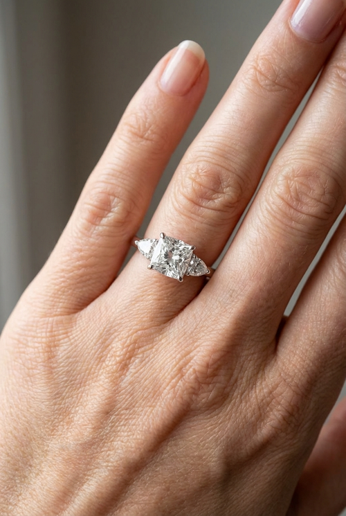 Cushion-cut diamond ring, 2 carats