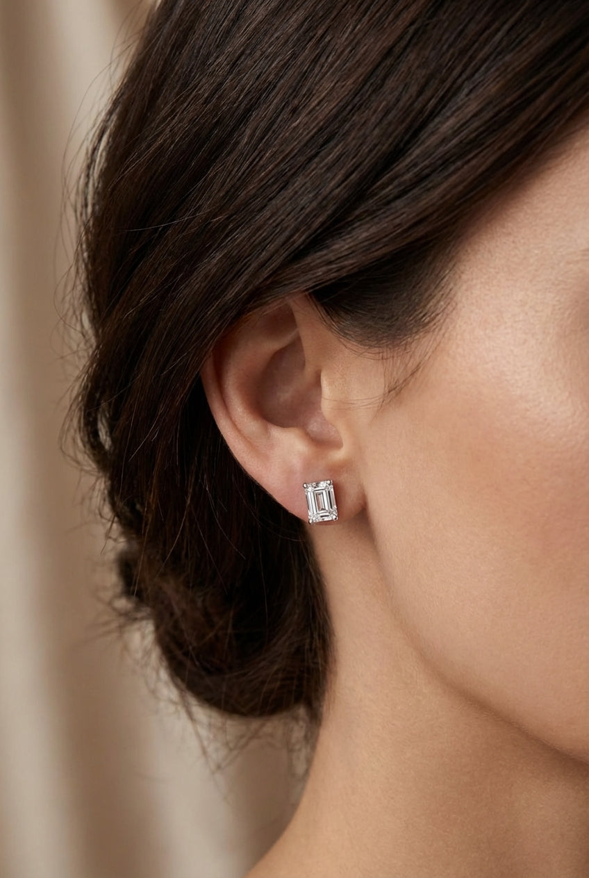 Emerald-cut diamond stud earrings, 0.50 ct, DE/VS–VVS, in 585 white gold.